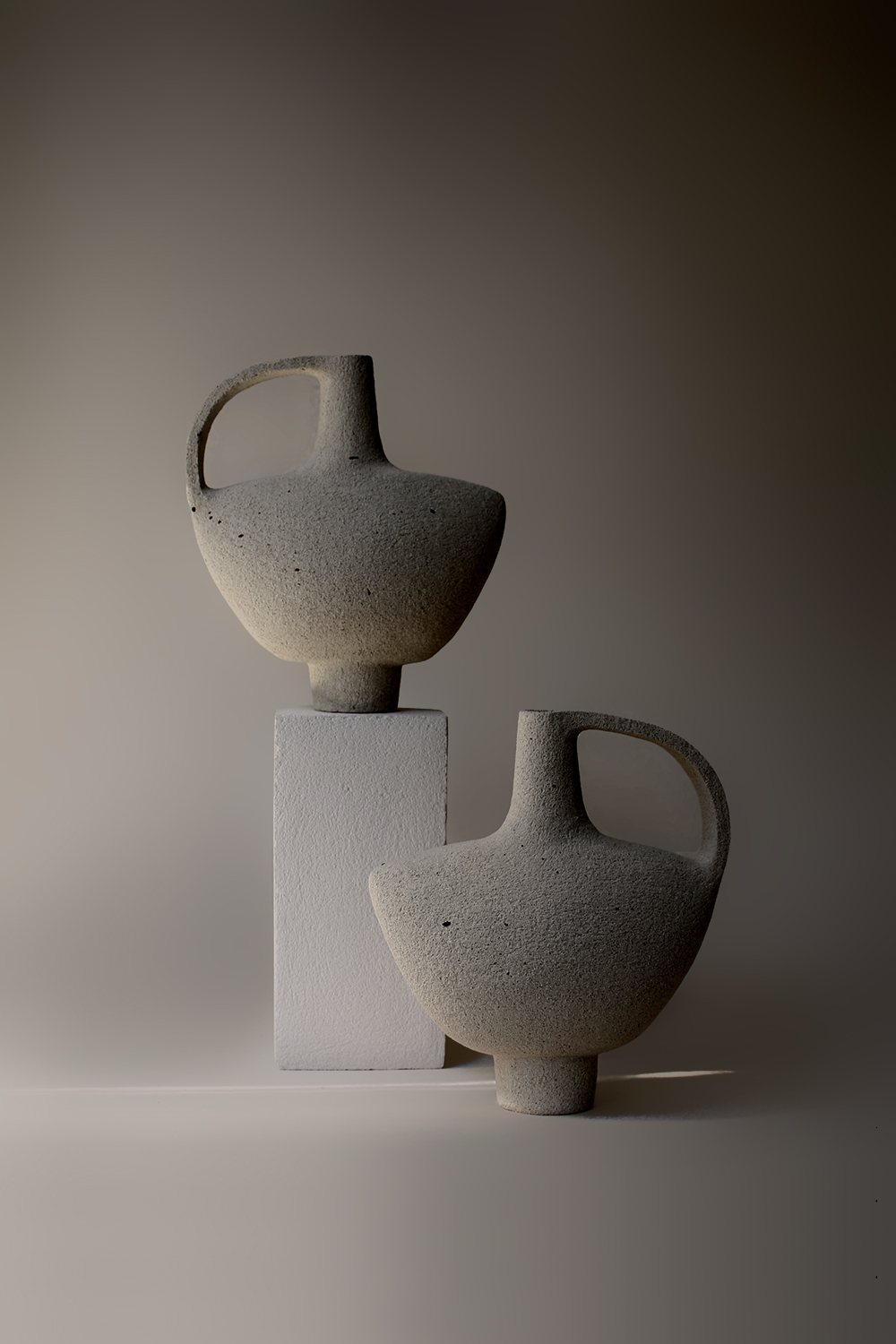 stephanie petit ceramics - collection oiseau - vase a anse chamotte