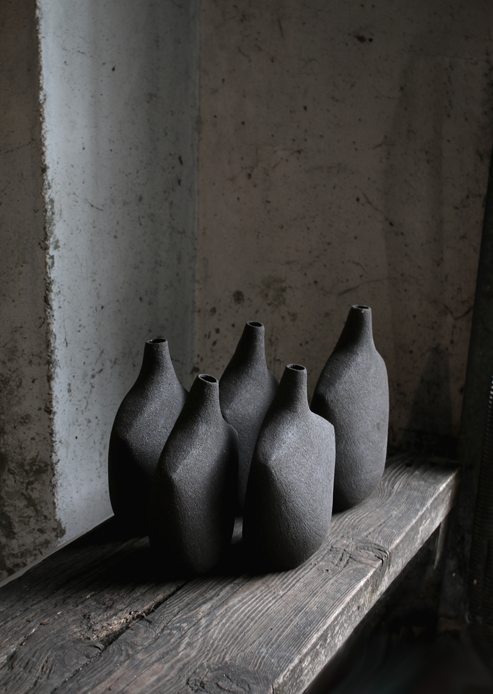stephanie-petit-ceramics-vase-oiseau-noir-1