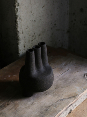 stephaniepetit-ceramics-vase-cheminee-noir-2