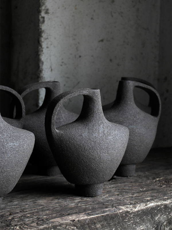 stephaniepetit-ceramics-vase-oiseau-anse-noir-2